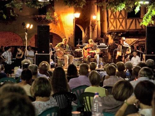 Du Cote De Chez Jeanne Hotel Fourcès Kültér fotó